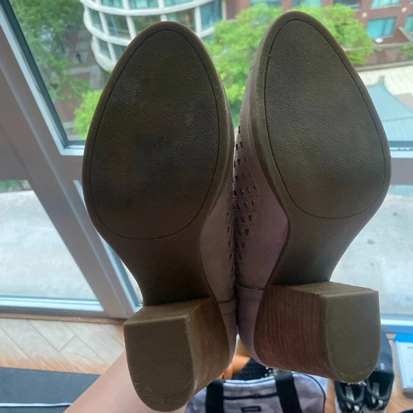 Francesca’s cream booties - Picture 9 of 9